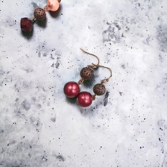 Beautiful vintage-y necklace and earrings set - Picture 3 of 4